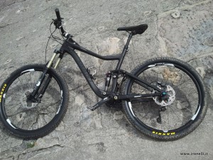 Giant XTrance 27, 5 pollici, sospensioni FOX, montata XT, ruote tubeless ready, carbonio