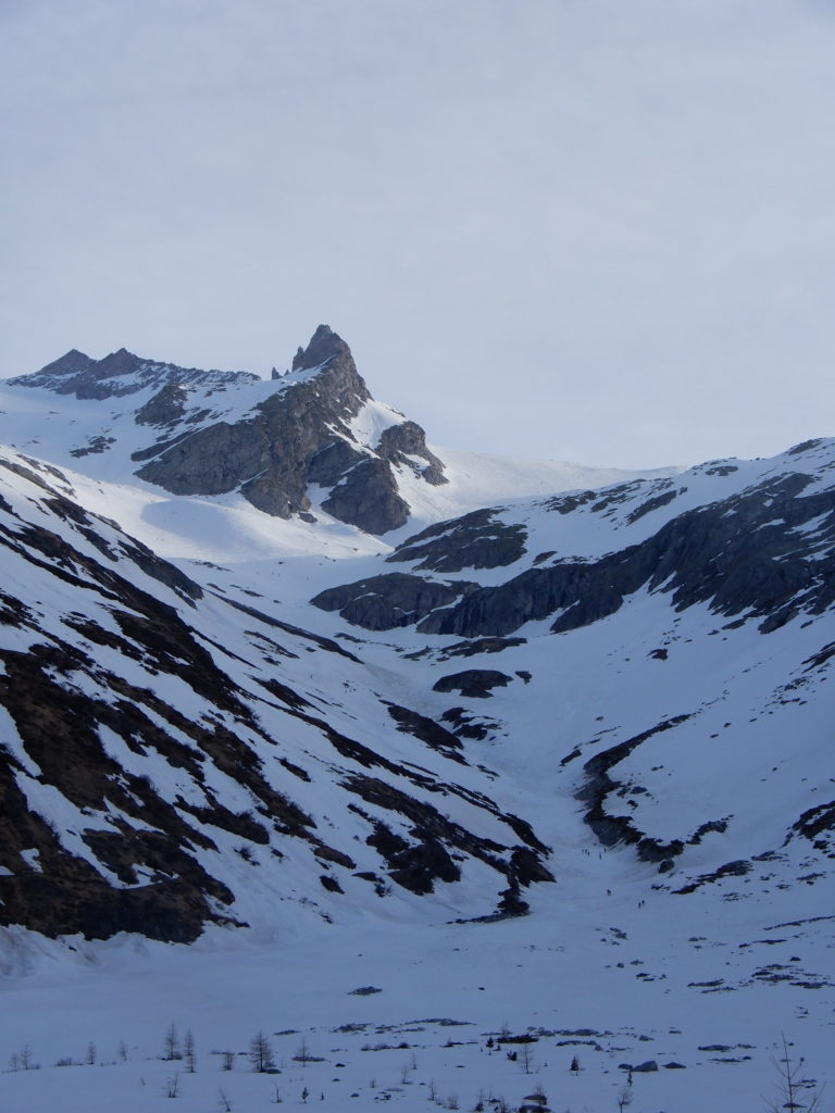 Dal lago di Neves; davanti a noi la processione degli scialpinisti verso il Grosser Moseler