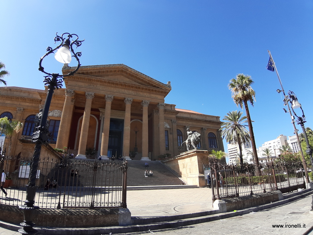 Scorci di Palermo - Il teatro