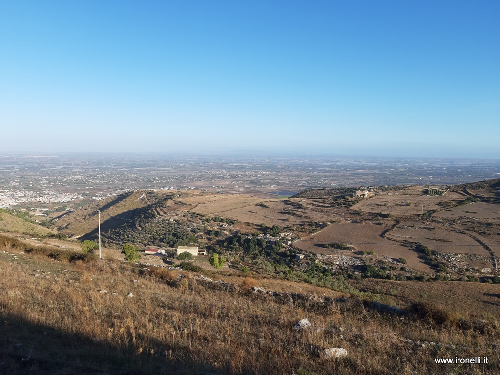 Di prima mattina scendiamo da Ragusa alla piana di Cosimo.