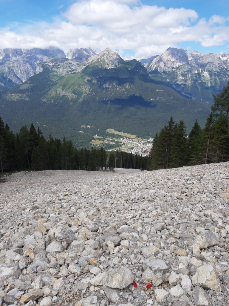 Si preparano le piste per l'inverno.