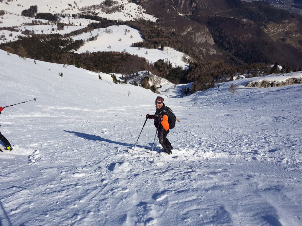 Discesa di scialpinismo dalla Cima Verde in Bondone