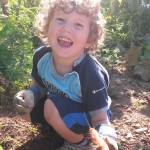 Enrico si diverte a scavare carote