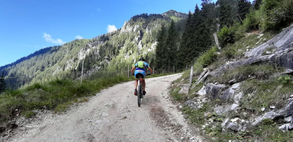 Salendo a forcella Regana